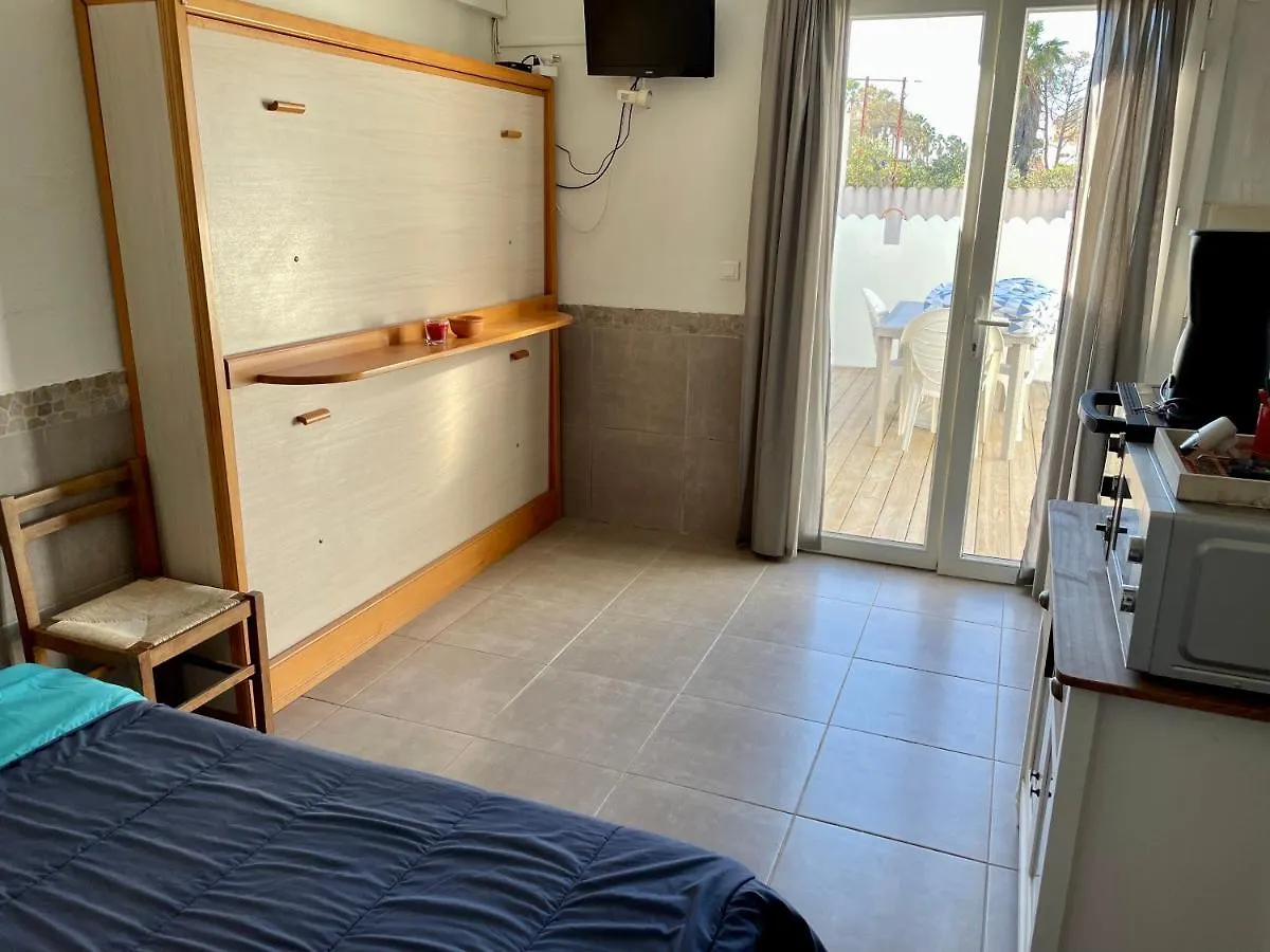 Appartement Studio Les Pieds Dans L'Eau à Hyères